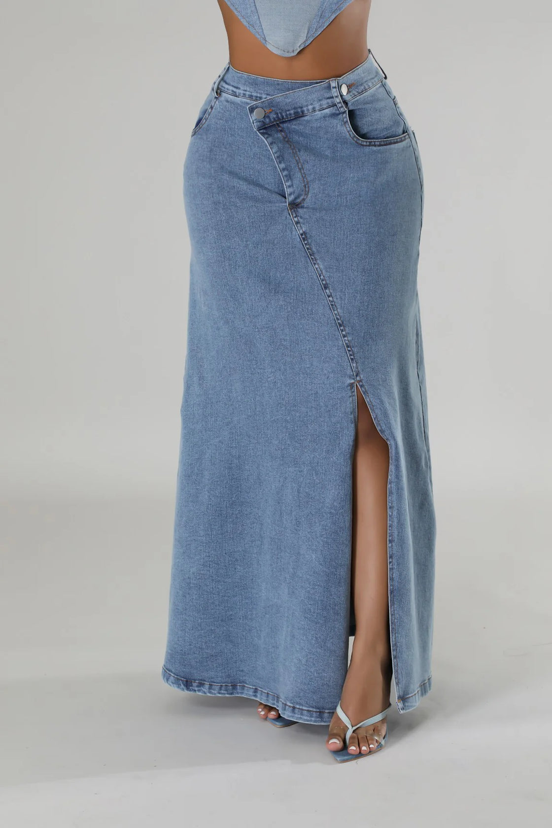 High-Waisted Stretch Skirt – Sleek, Flirty & Effortlessly Chic