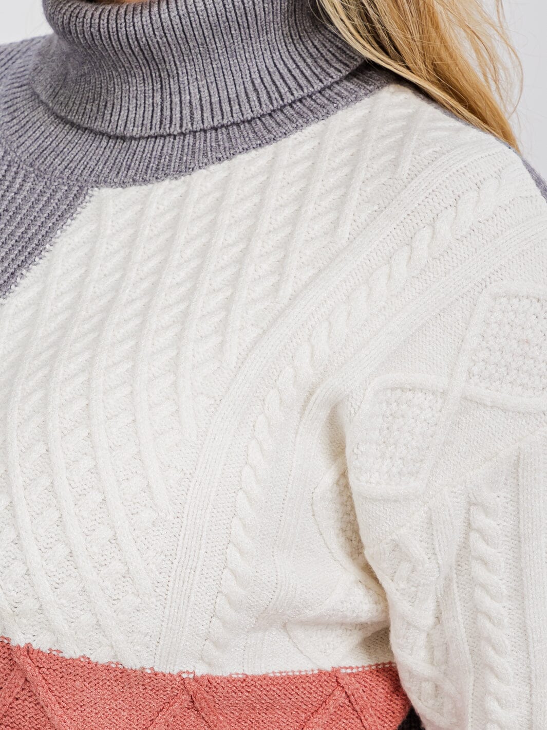 Plus Size Turtle Neck Colorblock Pullover Sweater